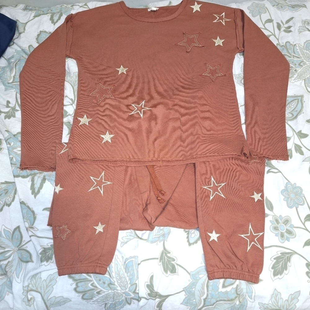 A Hem and Thread 2 piece set of loungewear in a size small. EUC